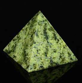 Магические и лечебные свойства змеевика: древний камень мудрости и исцеления