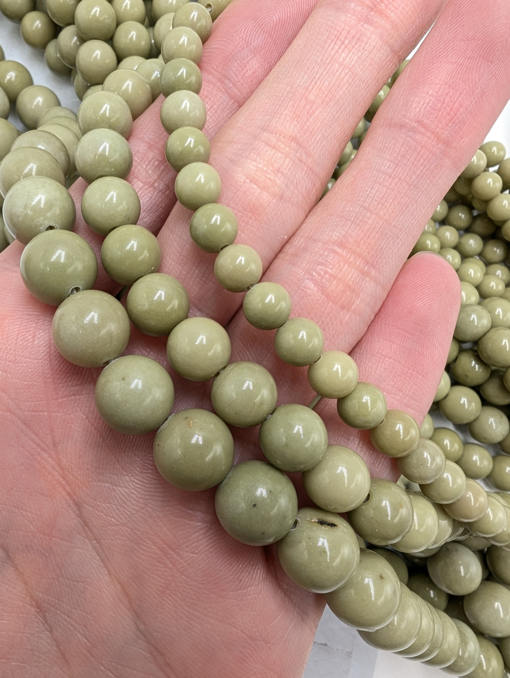 Зелёный агат (агат Алашань)