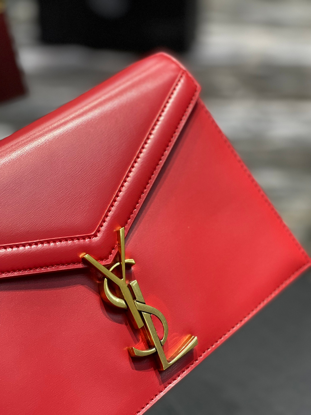 YSL Cassandra Medium 22 cm