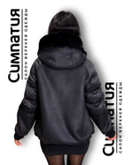 Куртка черного цвета, на воротнике стильный эко мех