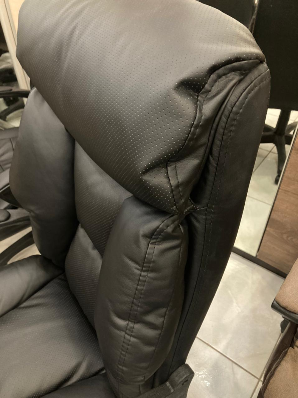 Кресло Фортуна-5 (10) перф черн к/з черн Мех качания п Директор (в разборе)