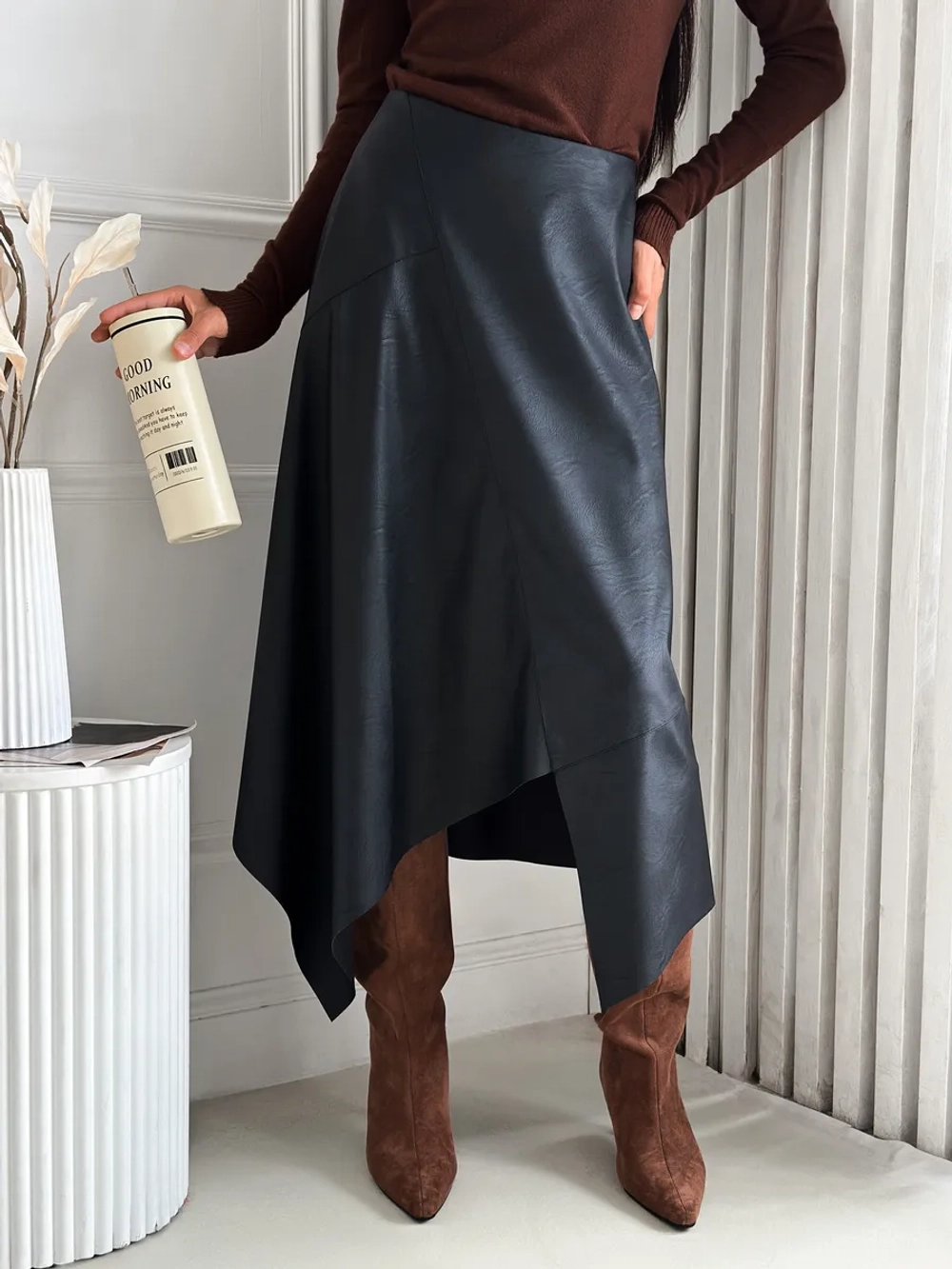 Юбка кожаная трапеция миди