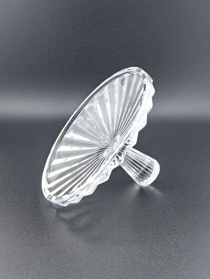 Конфетница на ножке с крышкой