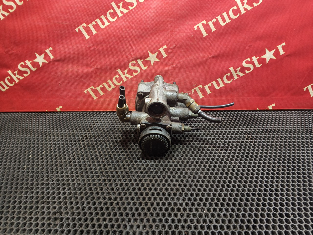 Кран управления тормозами прицепа