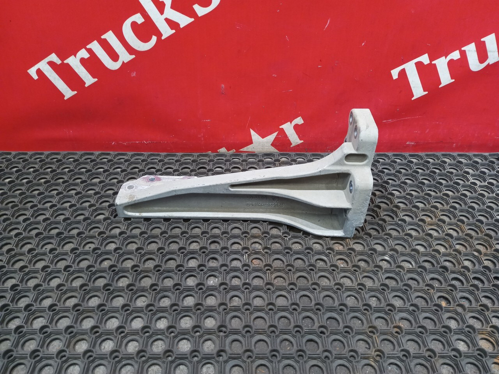 Кронштейн глушителя левый 2023г.