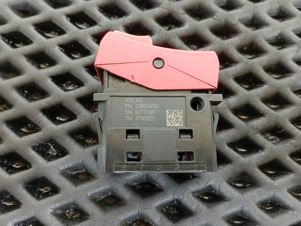 Кнопка выключения массы