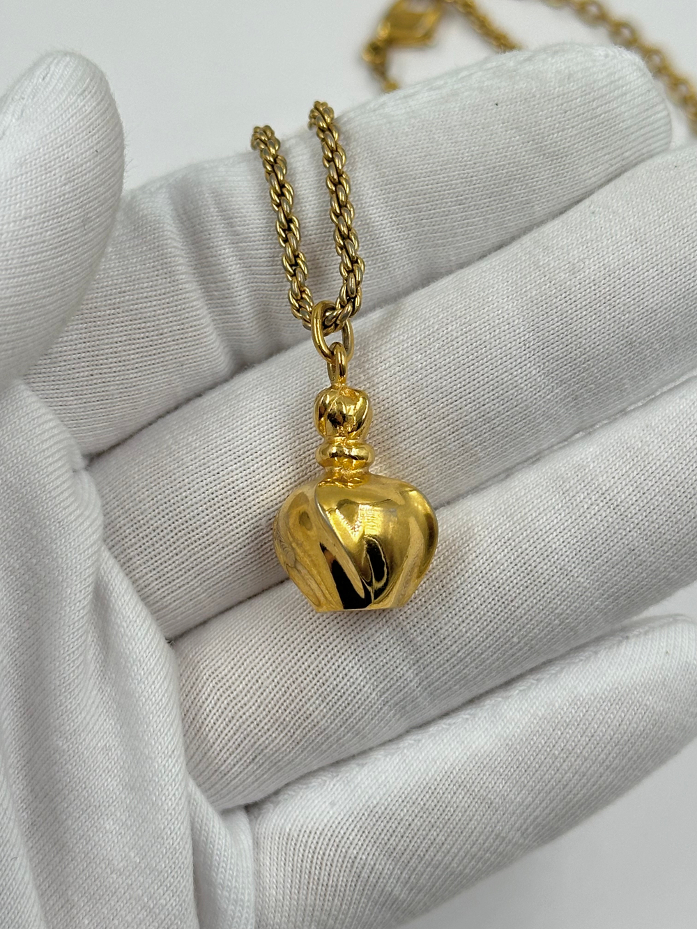 Кулон в виде флакона духов Poison Christian Dior