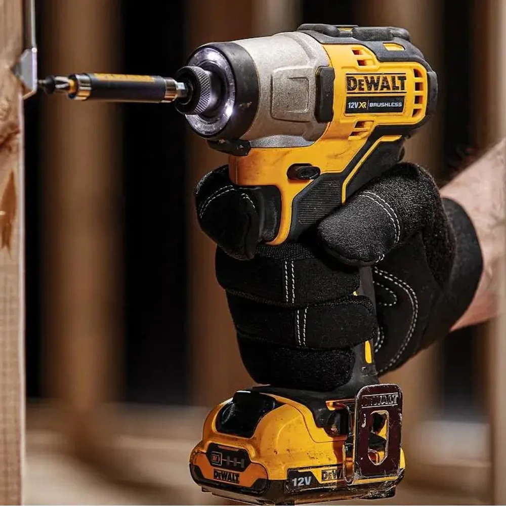 DeWalt DCF801D2-QW импульсный гайковерт (2 x 2 Ач, ЗУ)