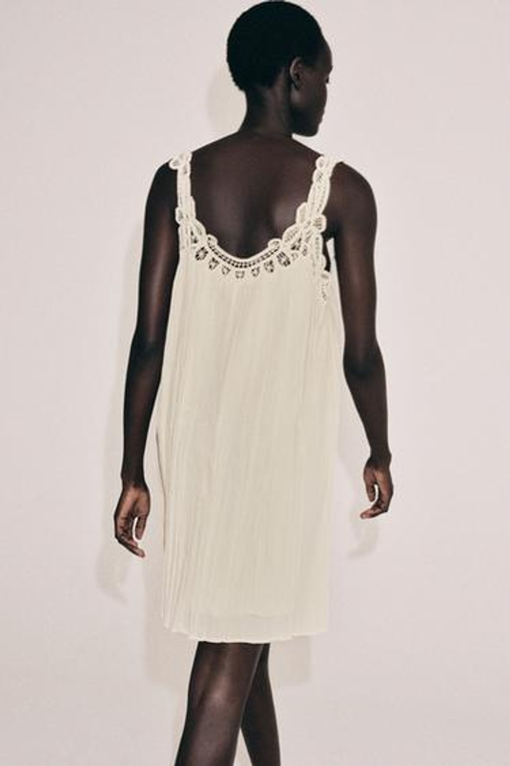 ZARA ПЛАТЬЕ С ВЫШИВКОЙ НА БРЕТЕЛЯХ — ZW COLLECTION, ЭКРЮ