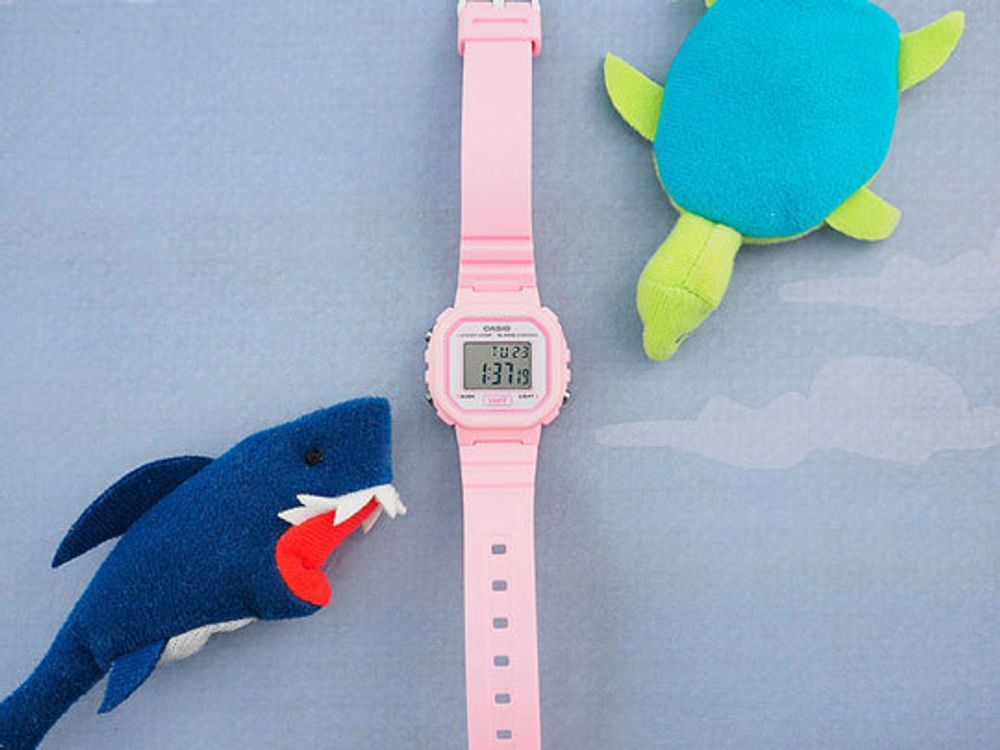 Японские наручные часы Casio Collection LA-20WH-4A1 с хронографом