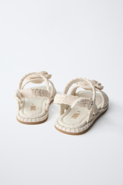 ZARA САНДАЛИИ ИЗ КРУЖЕВА КРОШЕ С ЦВЕТОЧНОЙ ДЕТАЛЬЮ, ЭКРЮ