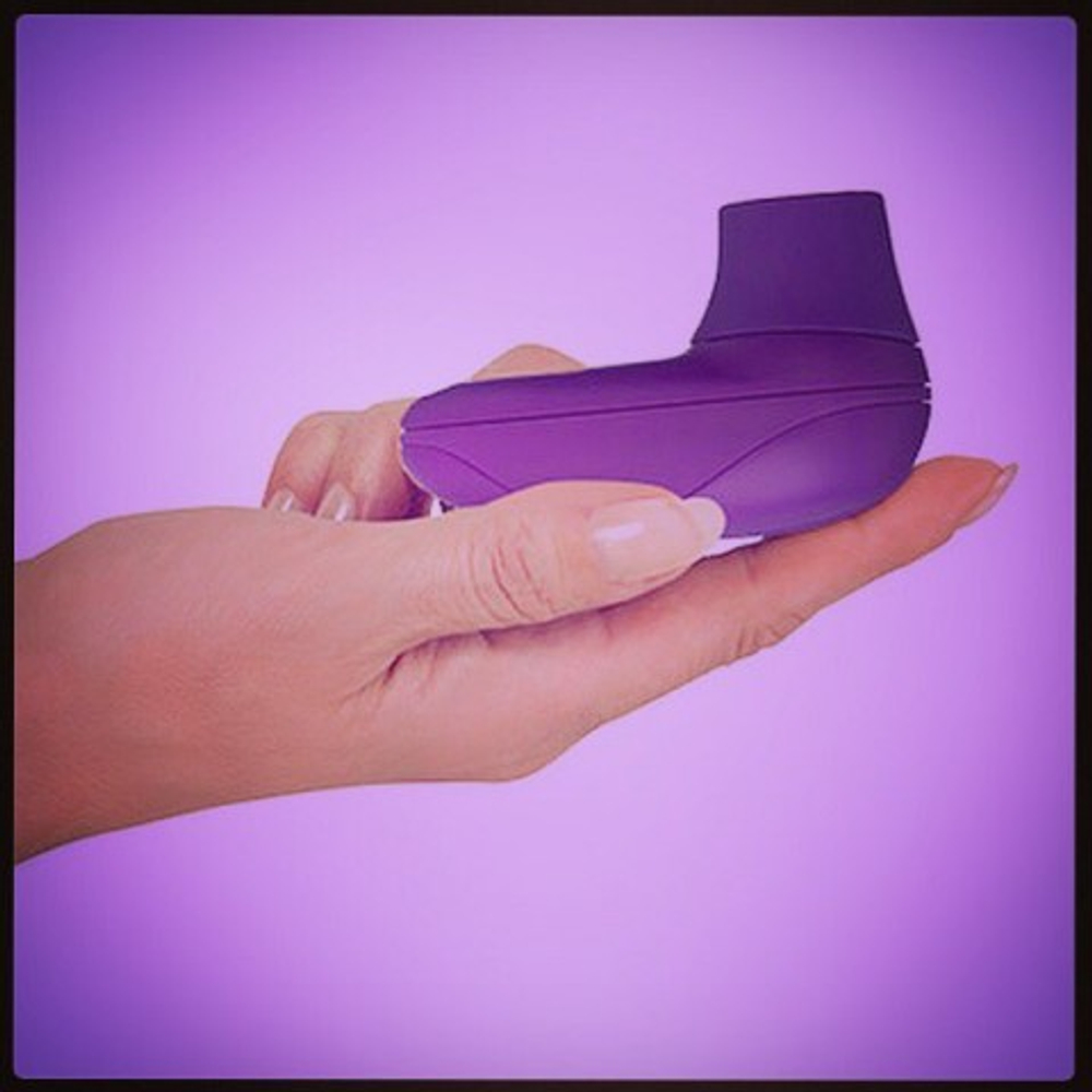 Бесконтактный клиторальный стимулятор Womanizer Starlet пурпурный