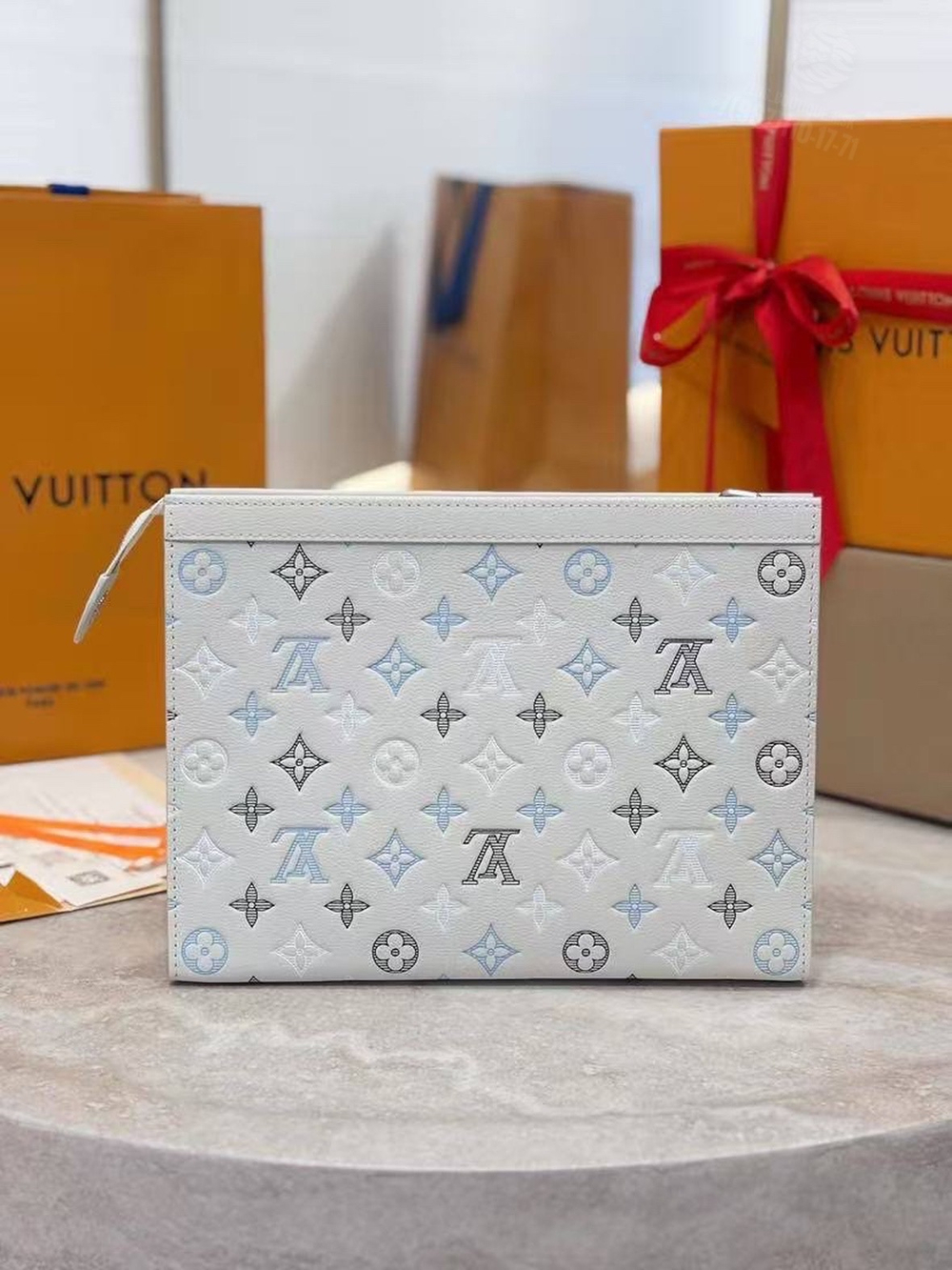 Клатч Louis Vuitton Voyage
