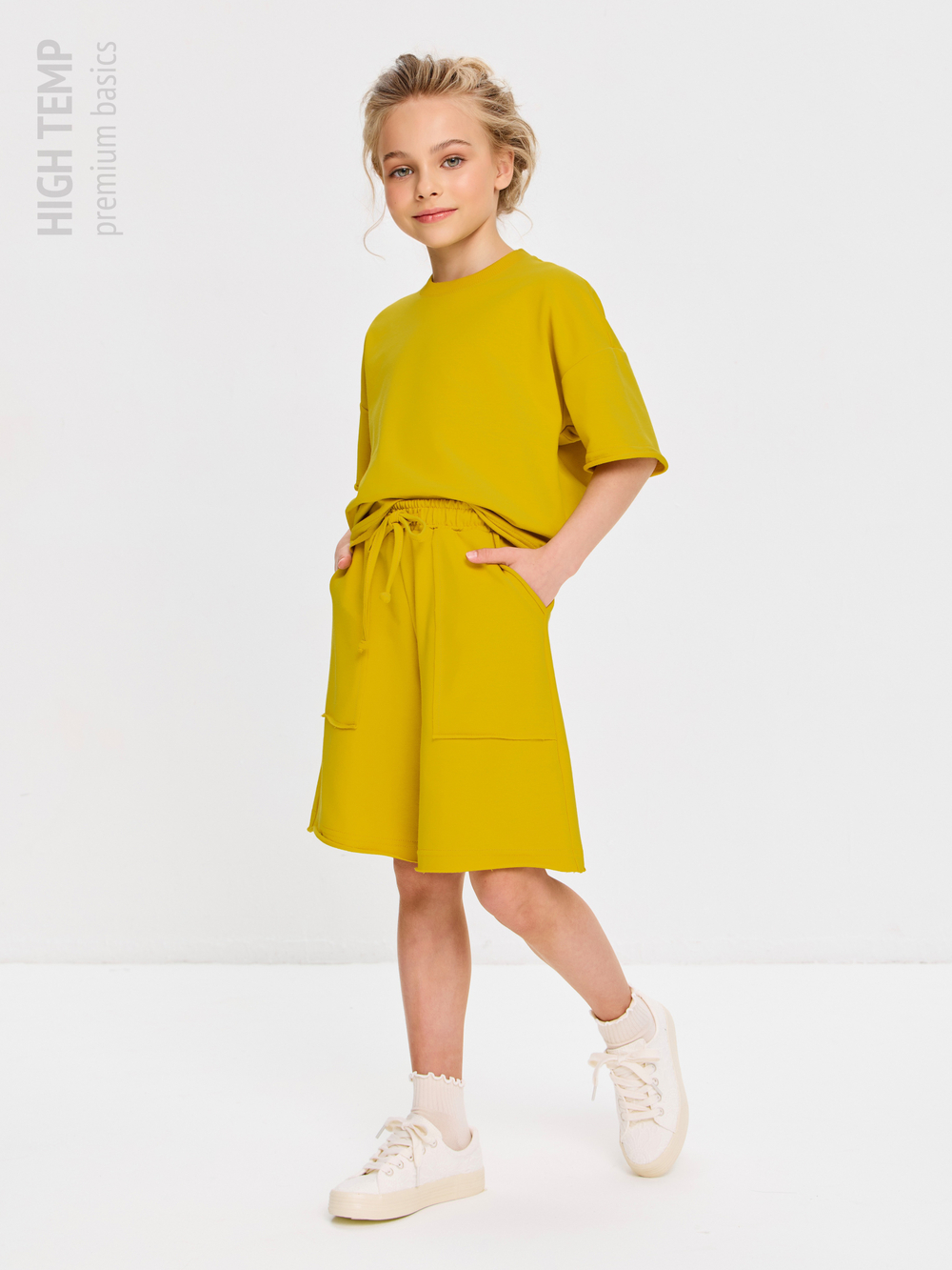 Костюм оверсайз с футболкой и шортами