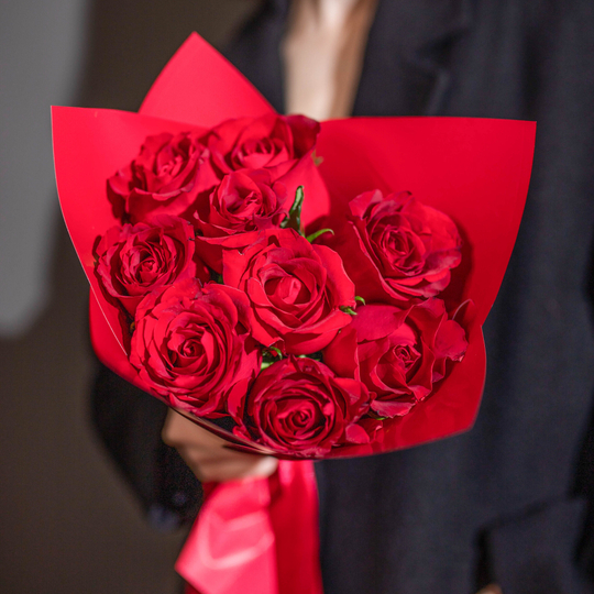 Букет 9 роз Кения 40 см в пленке красные