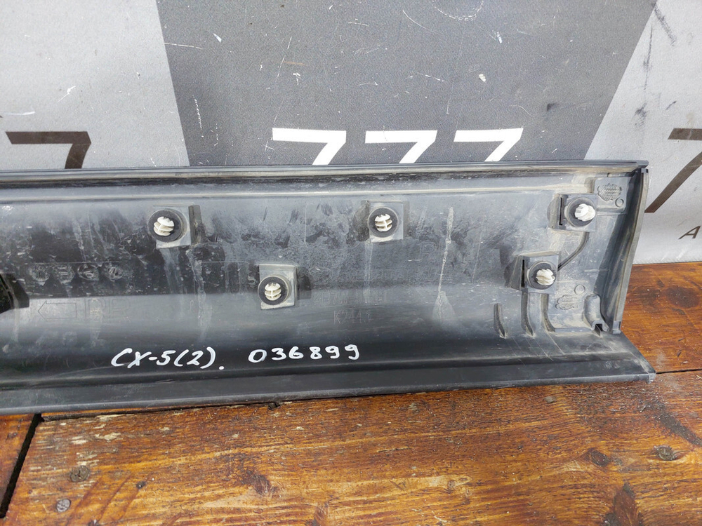 Накладка двери задней правой Mazda CX-5 2 (KF) 17-нв Б/У Оригинал KB7W51RC1