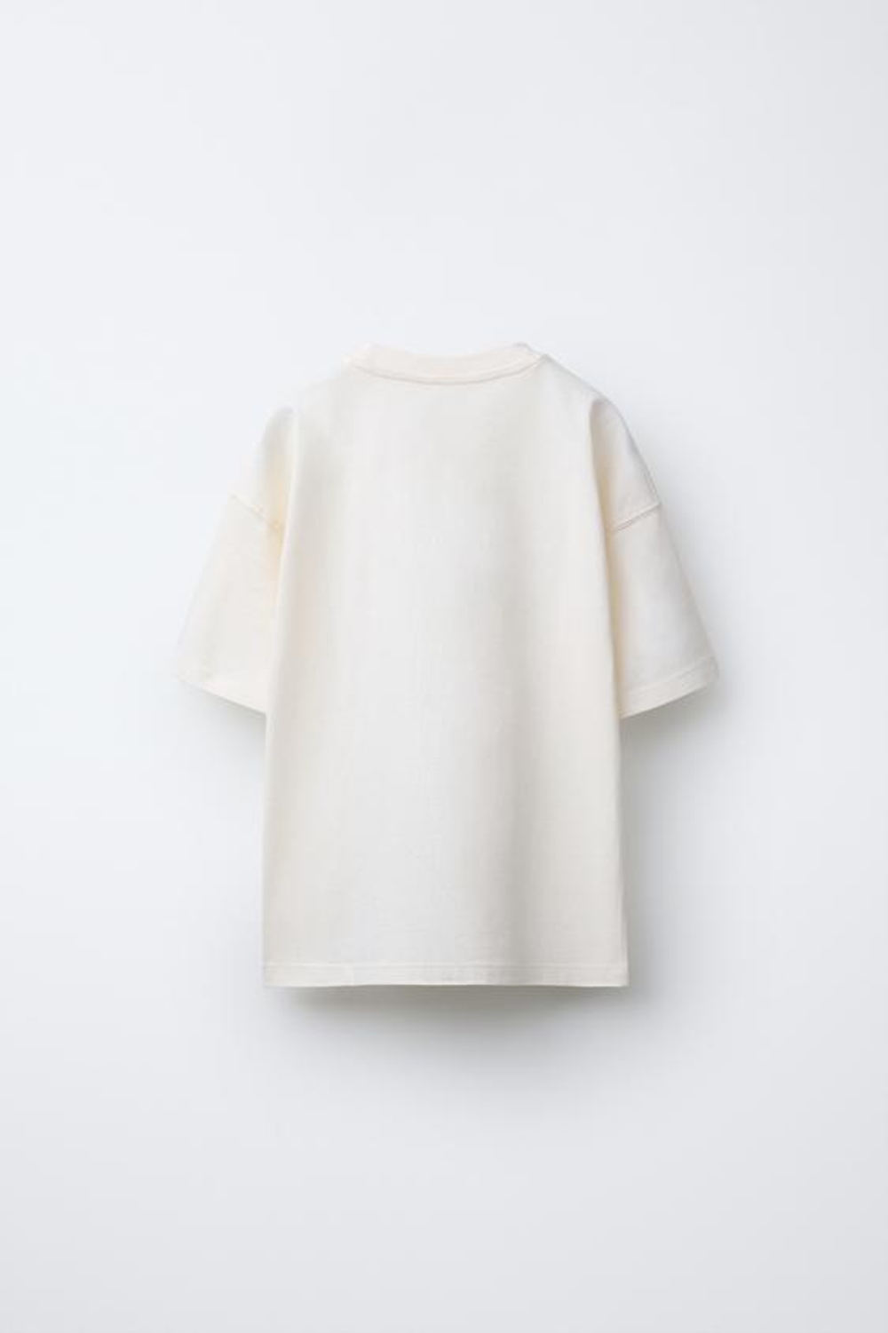 ZARA ФУТБОЛКА С ПРИНТОМ ГРАФФИТИ, ЭКРЮ