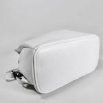 Женская сумка-рюкзак из натуральной кожи белого цвета