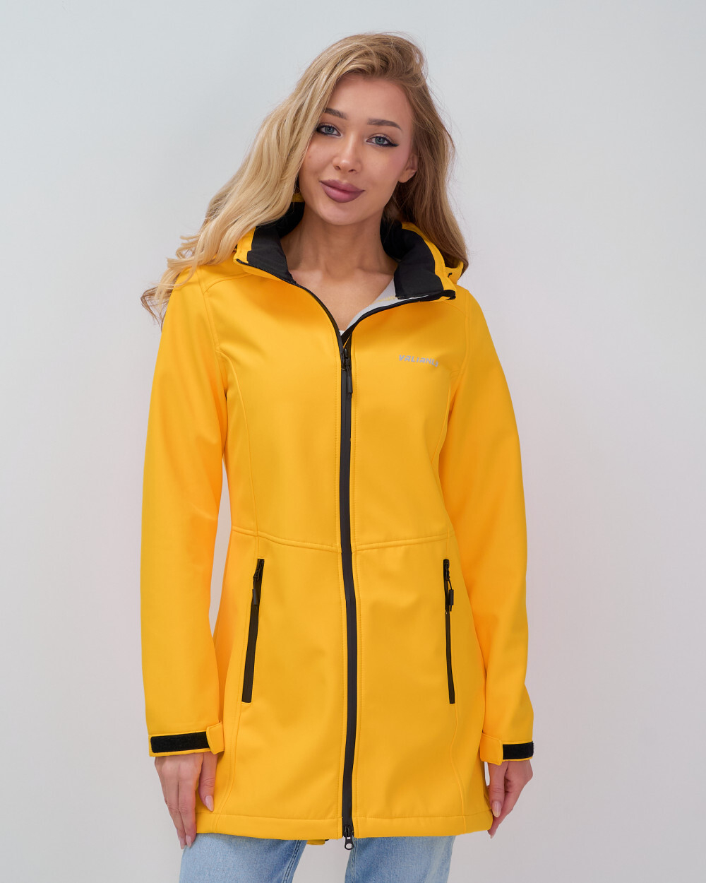 Парка спортивная женская с капюшоном softshell желтого цвета 9568J