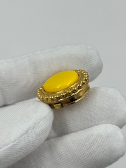 Накладка на пуговицу с жёлтой вставкой