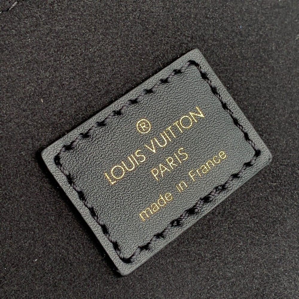 Louis Vuitton On My Side PM