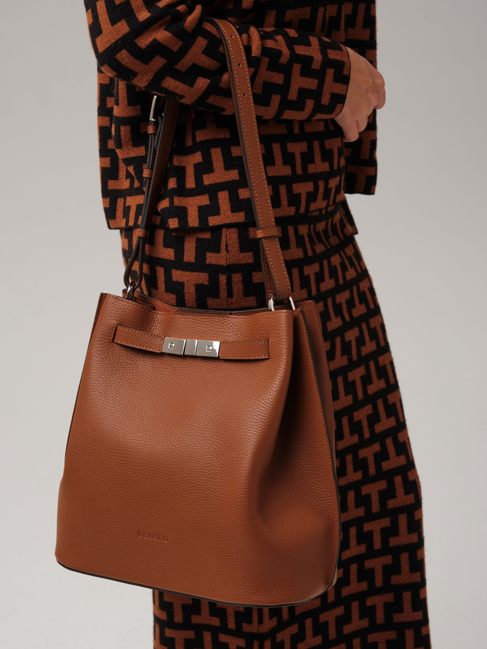 Кожаная сумка Deboro 31342 фундук