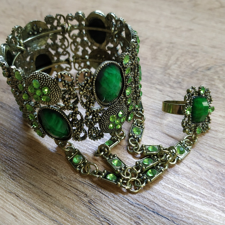 Браслет-слейв Овал, цирконы, муранское стекло, цвет зеленый