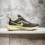 Nike Air Zoom Pegasus 39 • Black Orange