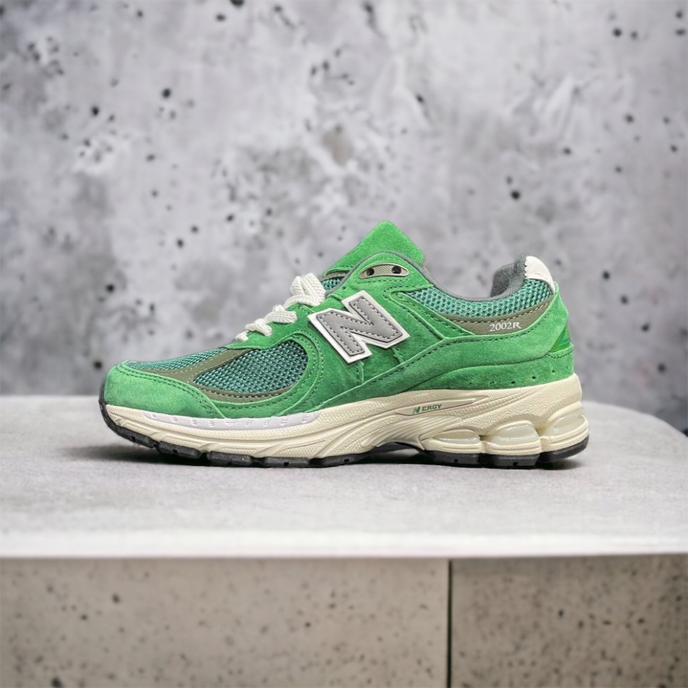 New Balance 2002R • Forest Green