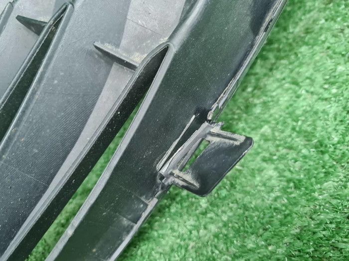 Решетка переднего бампера Toyota Camry xv70 17-21