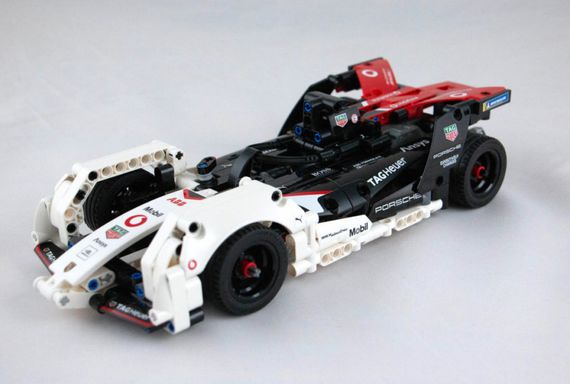 Lego konstruktor 42137 Formula E® Porsche 99X Electric