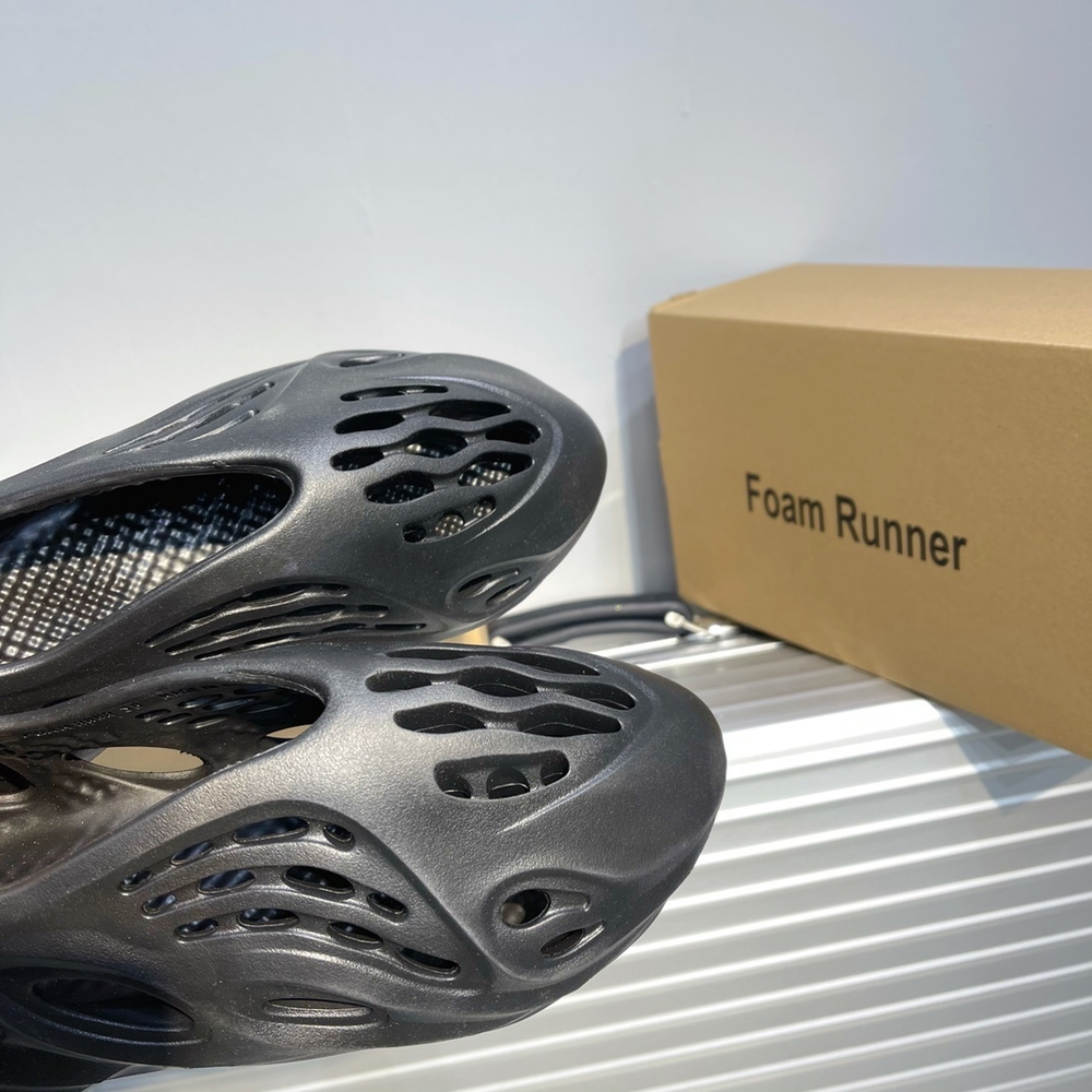 Adidas Yeezy Foam Runner