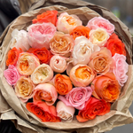 Коралловый микс — букет интерьерных и ароматных роз