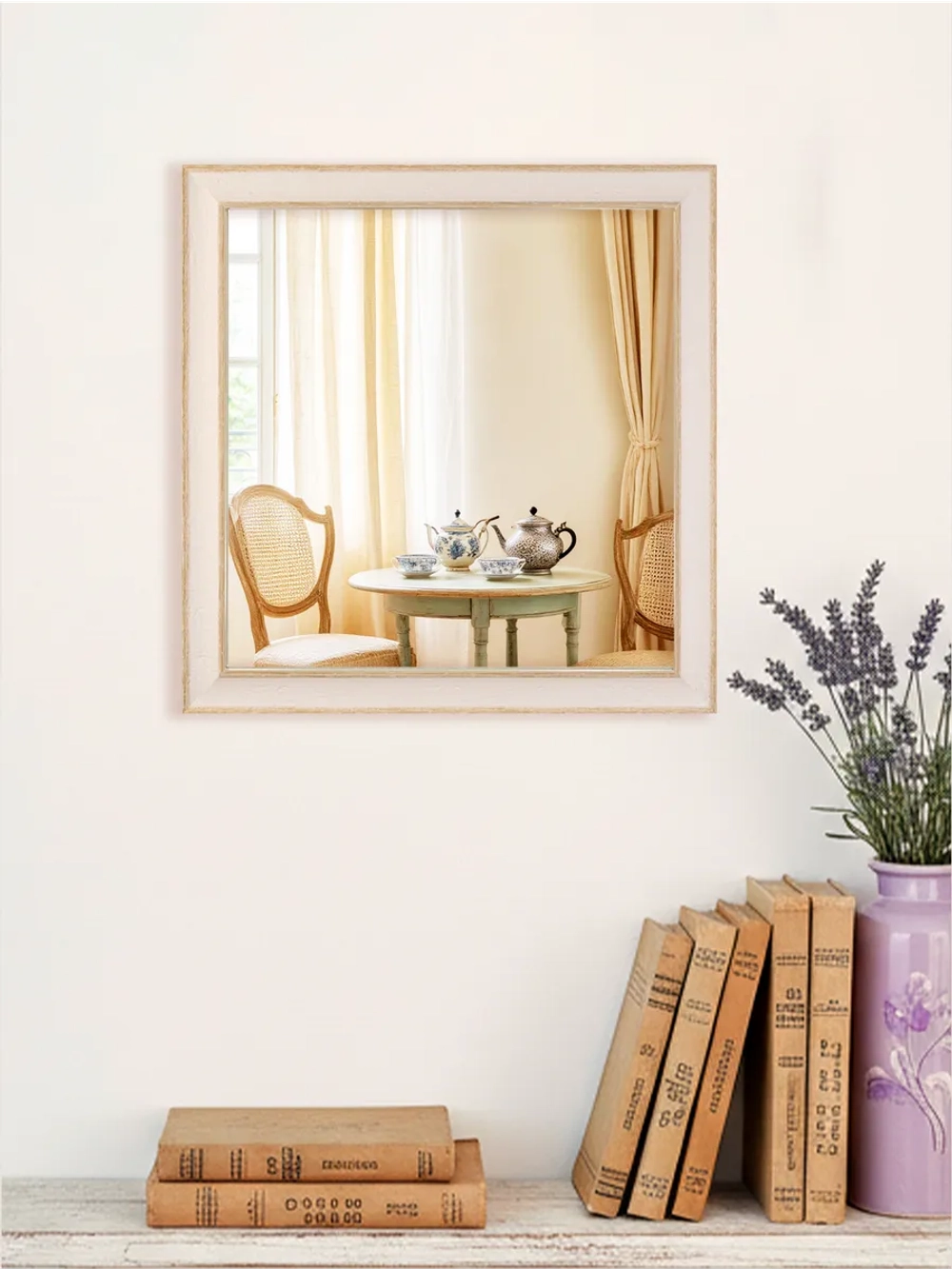 Миниатюрное настенное зеркало в раме 32*32 см