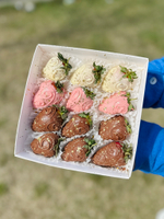 Клубника в белом, молочном и розовом шоколаде "Нежность" 9-12 шт