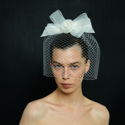 Вуаль круглая с бантом из шелка