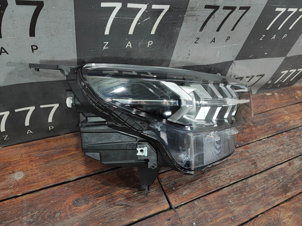 Фара правая LED FAW Bestune T99 19-нв Б/У Оригинал 3711030BQ02A