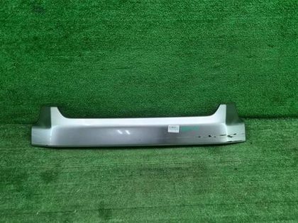 Накладка переднего бампера Toyota Hiace H200 10-19