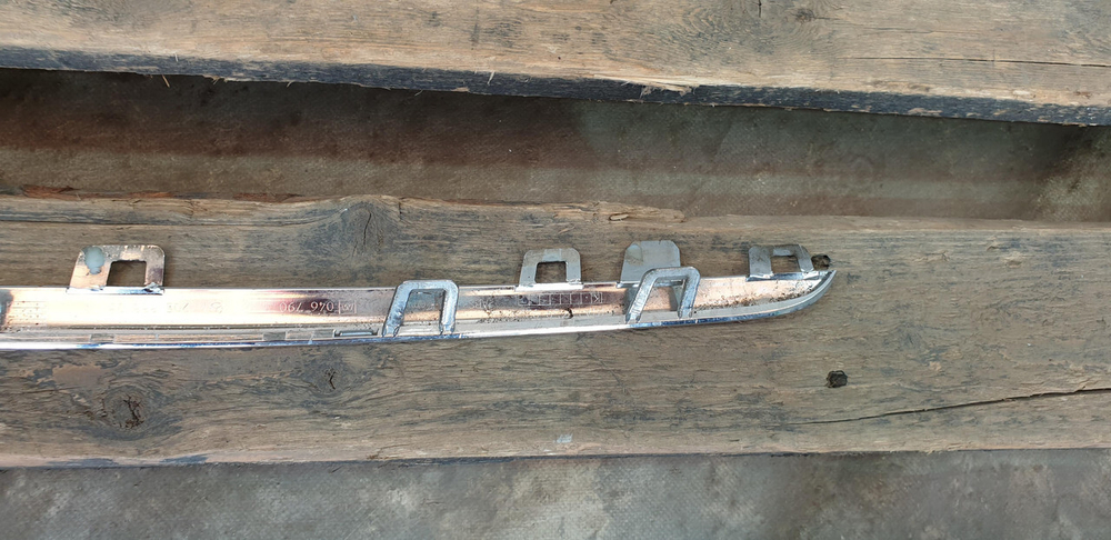 Молдинг решетки радиатора Mercedes C (W205) 14-18 Б/У Оригинал A2058880373