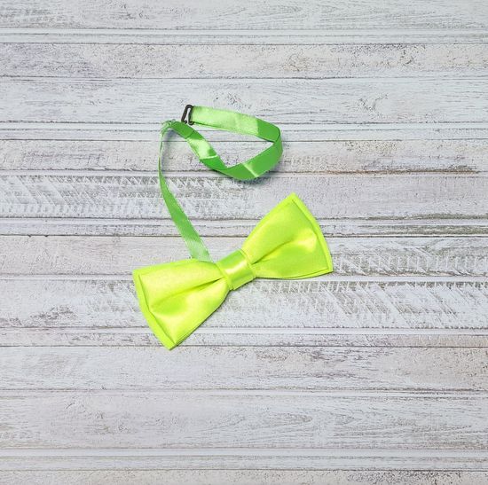 Галстук бабочка классика, лайм глянец, зелёная лента