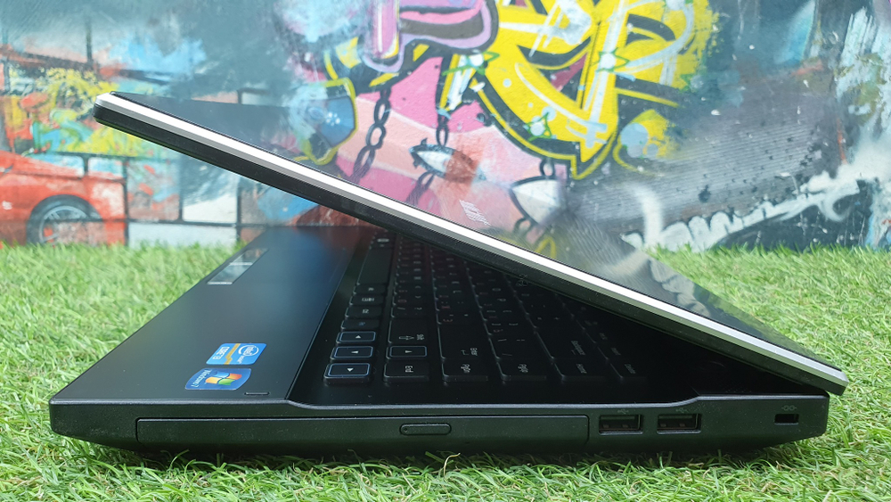 Ноутбук Samsung i3/8 Gb/NP300V4A-A05RU /Windows 10