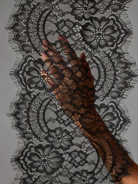 01-39 Кружево шантильи 19-22 см, черный