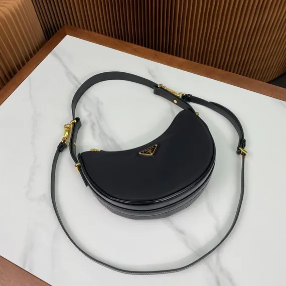 Сумка на плечо Prada Arqué с логотипом