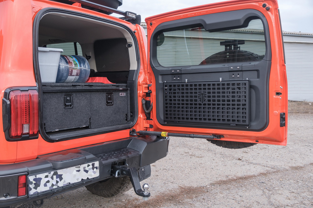 TANK 300 Стол на пятую дверь STC