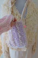 Сумка кроссбоди через плечо вязаная