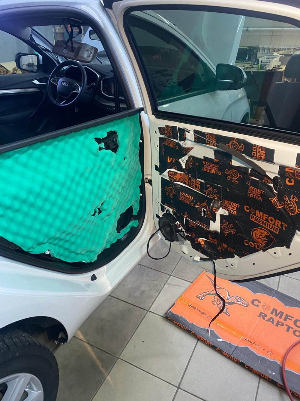 Виброизоляция Comfortmat COBRA 2,3мм 50х70см- 10 листов