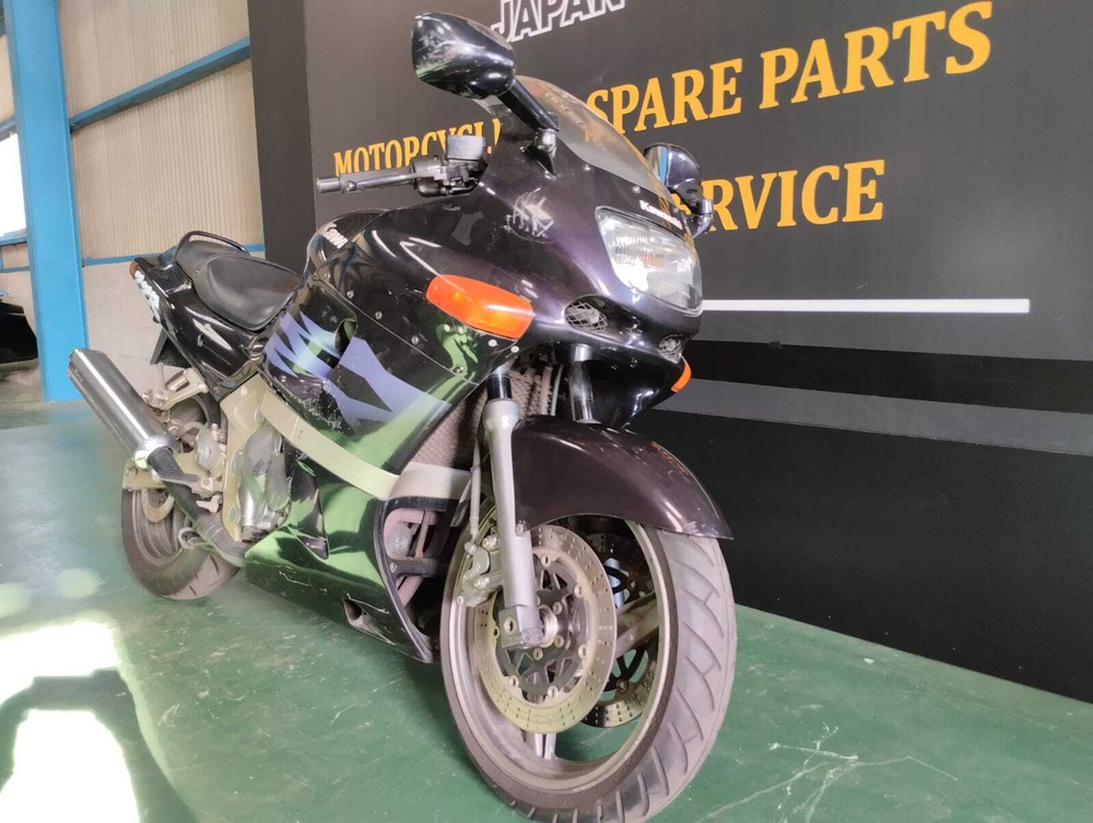 Kawasaki ZZ-R400 043778