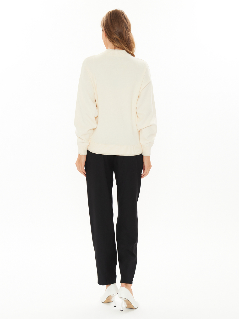 Женская трикотажная кофта молочная на молнии