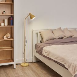 UML-T701 E27 YELLOW Торшер напольный под лампу Е27. 60W. с регулировкой наклона. Механический выключатель. Желтый. ТМ Uniel