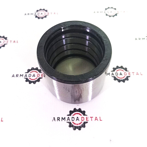 Втулка в тягу (узел соединения тяги с передней стрелой) | VOE11883803 | TMP